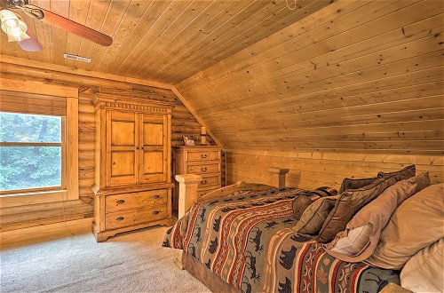 Foto 12 - Purlear Luxury, Spacious Log Cabin w/ Mtn Views