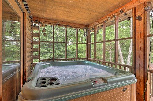 Foto 19 - Purlear Luxury, Spacious Log Cabin w/ Mtn Views