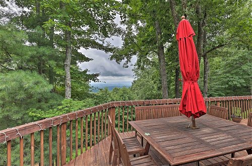 Foto 16 - Purlear Luxury, Spacious Log Cabin w/ Mtn Views