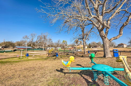 Foto 14 - Texas Retreat w/ Charcoal Grill & Boat Ramp Access