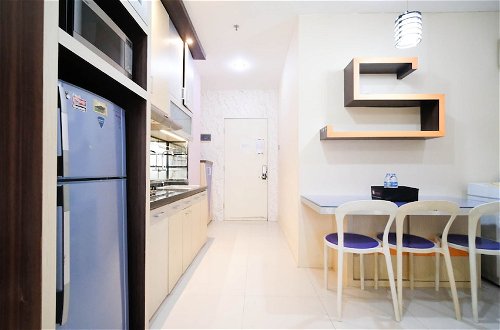 Photo 10 - Best Location And Homey 2Br At Twin Tower Apartment