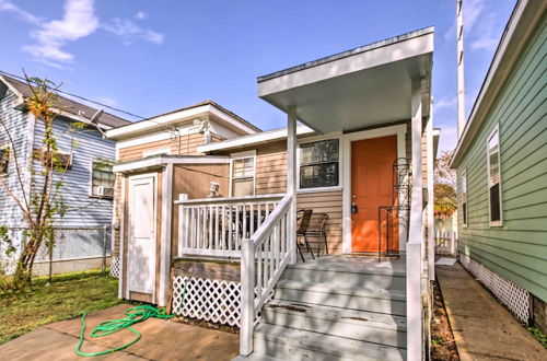 Photo 6 - Pet-friendly Galveston Getaway w/ Deck & Grill