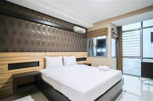 Photo 2 - Homey And Cozy Living 2Br Apartment At Aryaduta Residence Surabaya