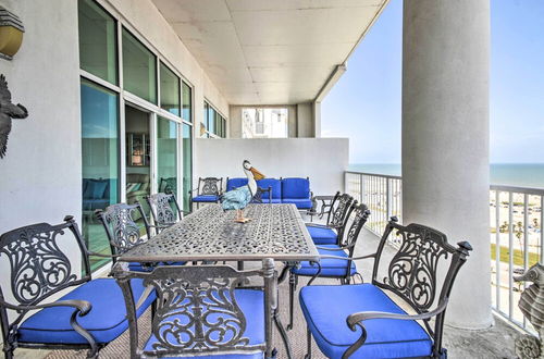 Foto 22 - Beachfront Galveston Condo w/ Community Pool