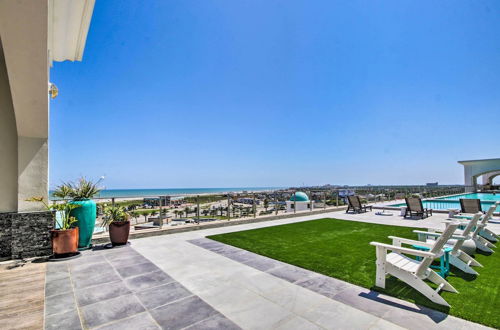 Foto 35 - Beachfront Galveston Condo w/ Community Pool