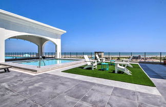 Photo 2 - Beachfront Galveston Condo w/ Community Pool