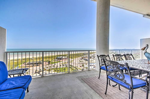 Foto 5 - Beachfront Galveston Condo w/ Community Pool