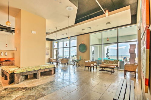 Foto 8 - Beachfront Galveston Condo w/ Community Pool