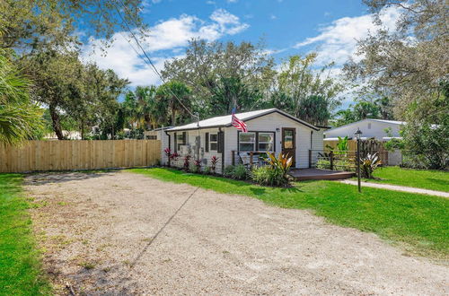 Foto 8 - Chic Jensen Beach Cottage, 4 Mi to Downtown