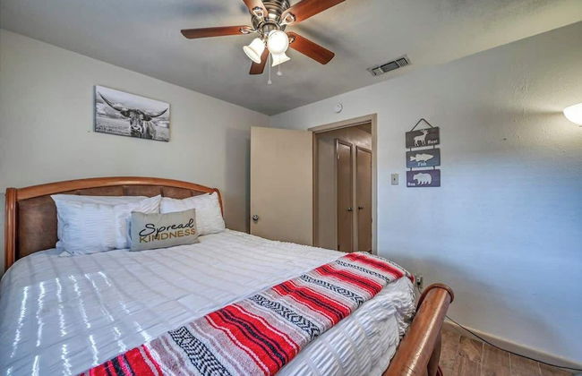 Kerrville Hidden Gem With Firepit and Grill - Great Location - Foto 7