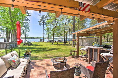 Foto 8 - Pet-friendly Lakefront Getaway w/ Hot Tub