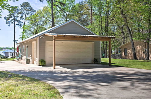 Photo 9 - Pet-friendly Lakefront Getaway w/ Hot Tub