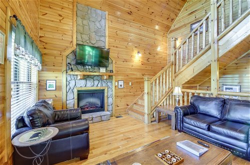 Photo 19 - Secluded Smoky Mountain Cabin w/ Theater & Hot Tub