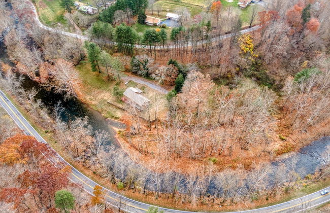 4BR Lodge on Wolf Creek – Fishing, Hiking, New River Fun & Hokie Weekends - Photo 79