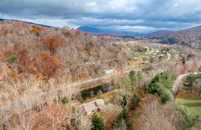 4BR Lodge on Wolf Creek – Fishing, Hiking, New River Fun & Hokie Weekends - Photo 71
