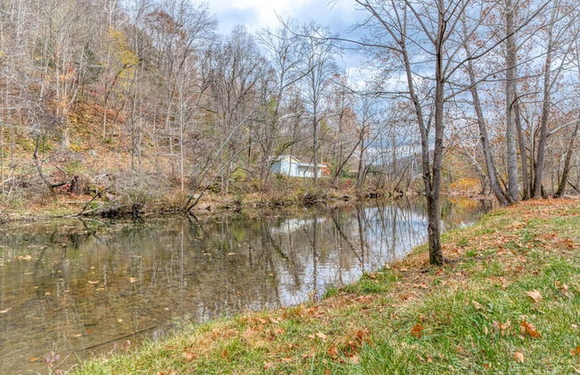 4BR Lodge on Wolf Creek – Fishing, Hiking, New River Fun & Hokie Weekends - Photo 34