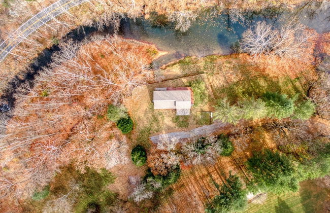 4BR Lodge on Wolf Creek – Fishing, Hiking, New River Fun & Hokie Weekends - Photo 72
