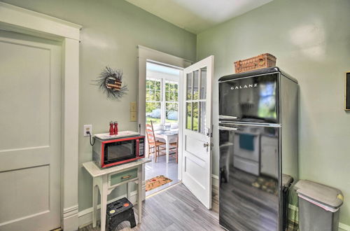 Photo 7 - Cozy Gloucester Getaway w/ Porch & Sunroom