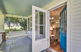 Foto 2 - Cozy Gloucester Getaway w/ Porch & Sunroom