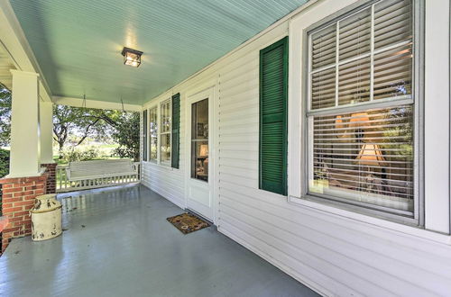 Photo 14 - Cozy Gloucester Getaway w/ Porch & Sunroom