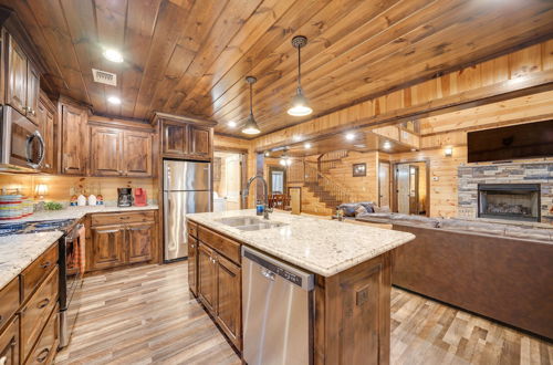 Foto 5 - Broken Bow Cabin w/ Hot Tub, Fire Pit & > 1 Acre