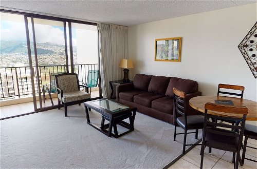 Photo 10 - Updated 22nd Floor Waikiki Condo - Free parking & WiFi - Ideal for large family! by Koko Resort Vacation Rentals