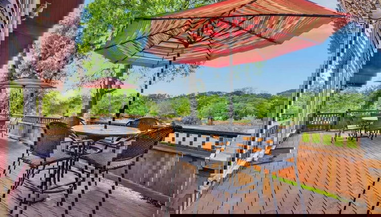 Foto 1 - Gettin' Guada Loopy With Hot Tub & Riverfront