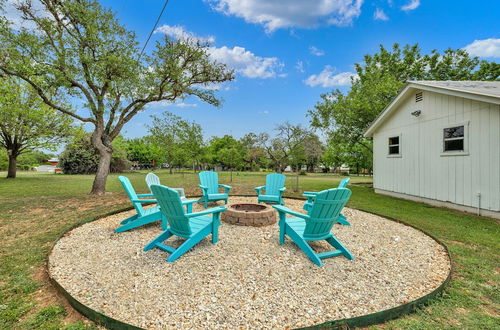 Photo 23 - Gorgeous Home on Wine Trail With Fire Pit