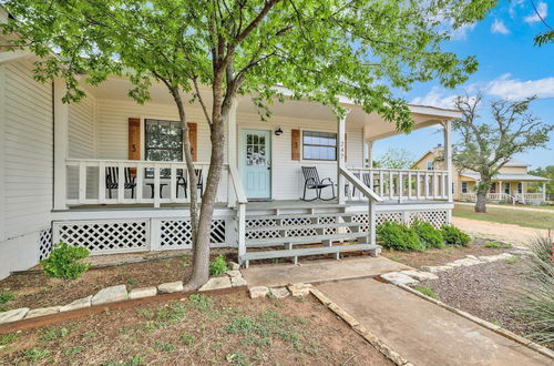 Photo 30 - Gorgeous Home on Wine Trail With Fire Pit