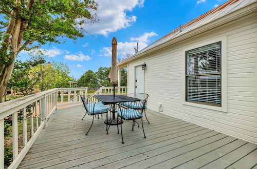 Photo 25 - Gorgeous Home on Wine Trail With Fire Pit