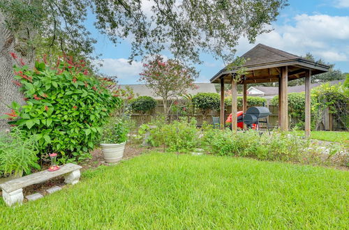 Foto 3 - Bright Tampa Oasis w/ Outdoor Pool & Gazebo