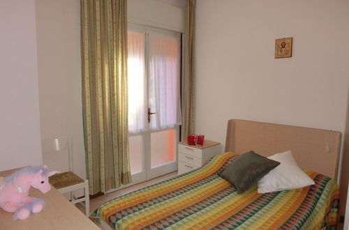 Photo 2 - Lovely Flat Just 150m From the Beach