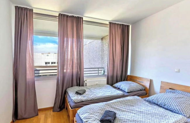 Stunning 1-bed Apartment in Neuss - Photo 2