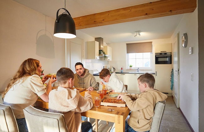 Nice Villa With Sauna, Whirlpool & Steam Shower - Photo 20