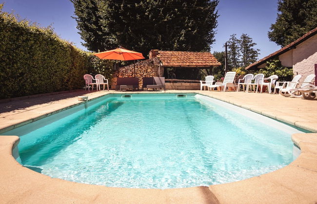 Appealing Apartment in Vezac With Swimming Pool - Photo 25