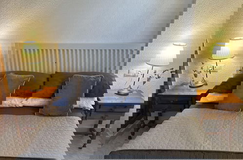 Photo 4 - 2-bed Apartment 10 min Drive to the Beach!