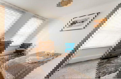 Photo 4 - Super Central 3 Bed Property