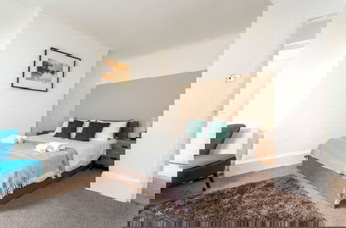 Photo 3 - Super Central 3 Bed Property