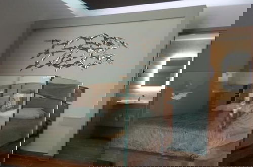 Foto 2 - Zeus Throne