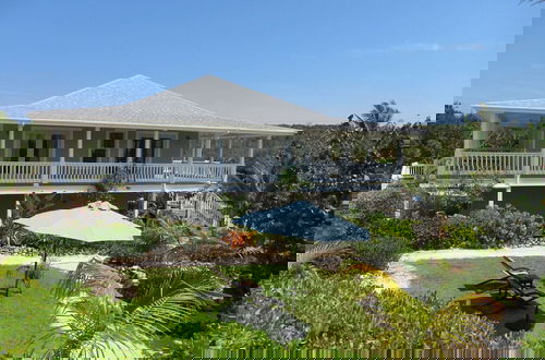 Foto 11 - Spectacular Seaside: Boutique Resort On Beach
