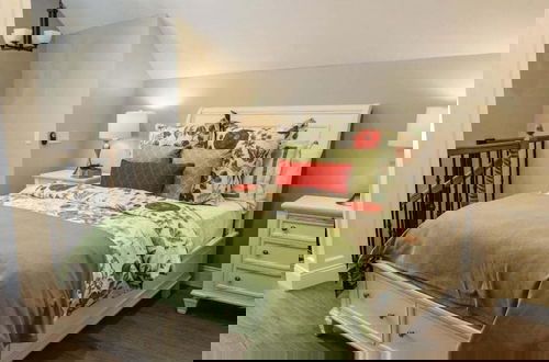 Foto 2 - Designer decorated 6 bedroom pool house