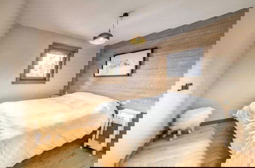 Foto 4 - Luxurious 4-room Apartment With Swimming Pool, Gym, spa and Parking