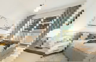 Foto 3 - Modern 2BR w Direct Beach Access, Emaar Beachfront