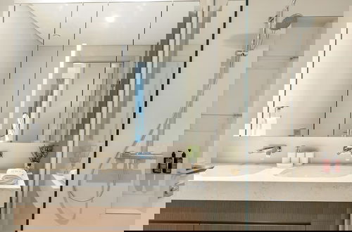 Foto 14 - Modern 2BR w Direct Beach Access, Emaar Beachfront