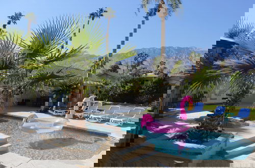 Foto 15 - Luxe Retreat - Backyard Oasis
