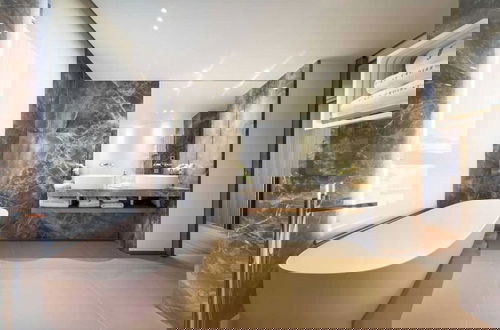 Foto 11 - Luxurious Apartment With Terrace