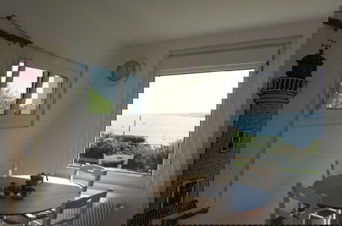 Foto 11 - Comfortable Holiday Home With Fantastic sea View