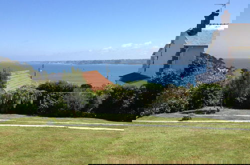 Foto 14 - Comfortable Holiday Home With Fantastic sea View