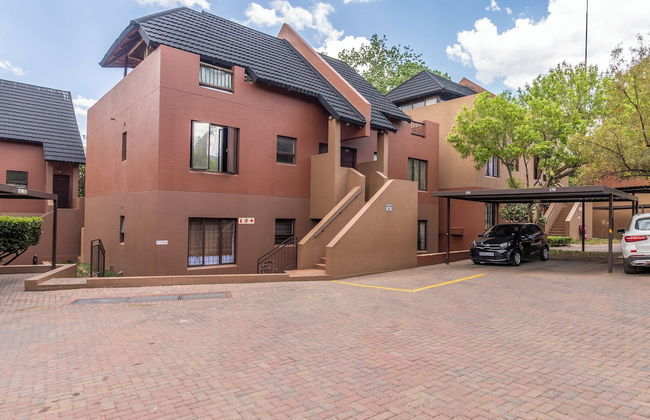 Exquisite 2 Bedroom Garden Townhouse in the Heart of Fourways - Foto 50