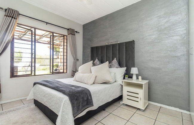 Exquisite 2 Bedroom Garden Townhouse in the Heart of Fourways - Foto 9